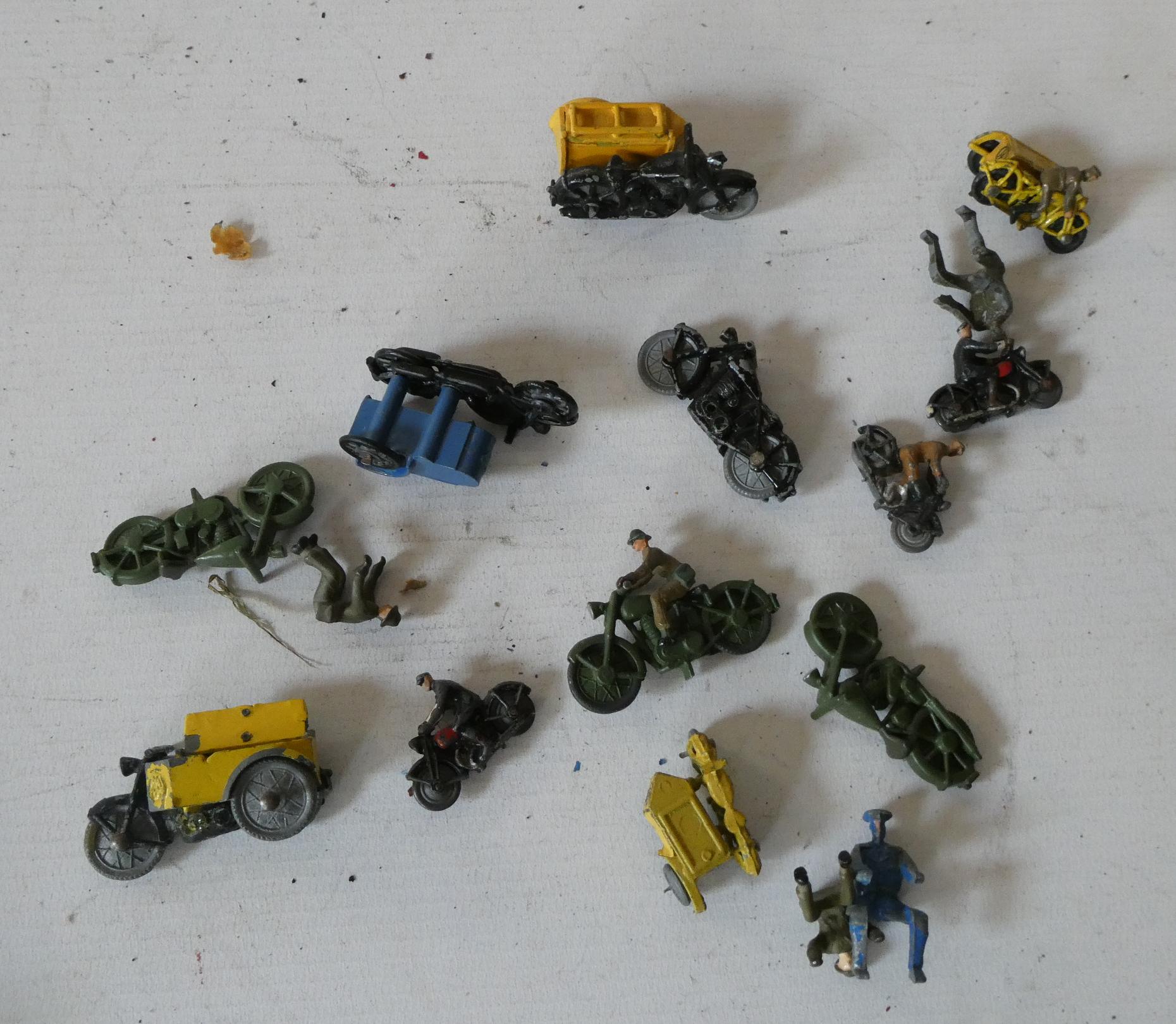 Small diecast motorcycle models from various makers including AA bikes with side car, fair (Est. Image