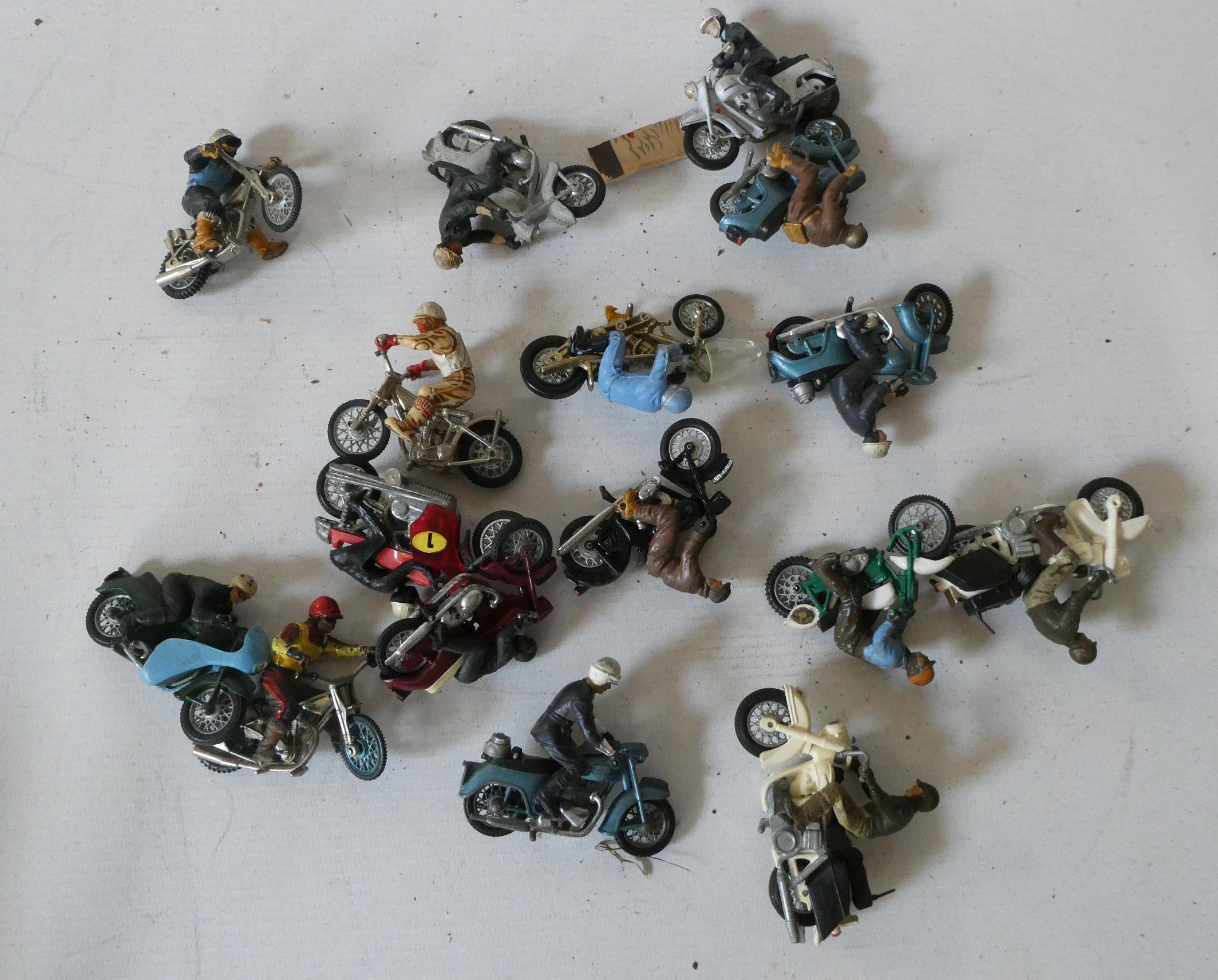 Sixteen motorcycle models by Britains and others, fair (Est. plus 24% premium inc. VAT) Image