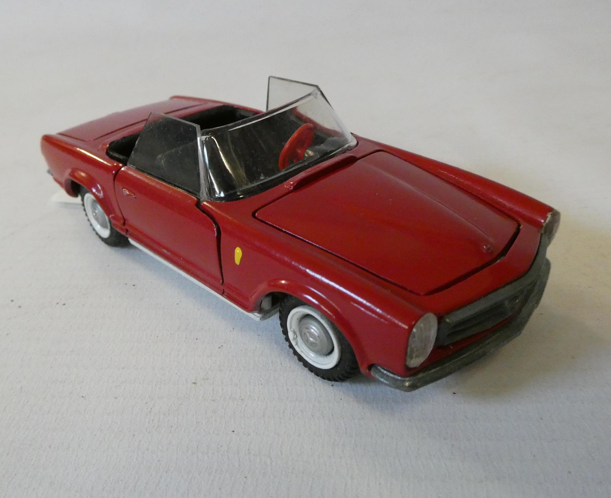 Unboxed Solido Mercedes convertible 220 SL, good (Est. plus 24% premium inc. VAT) Image