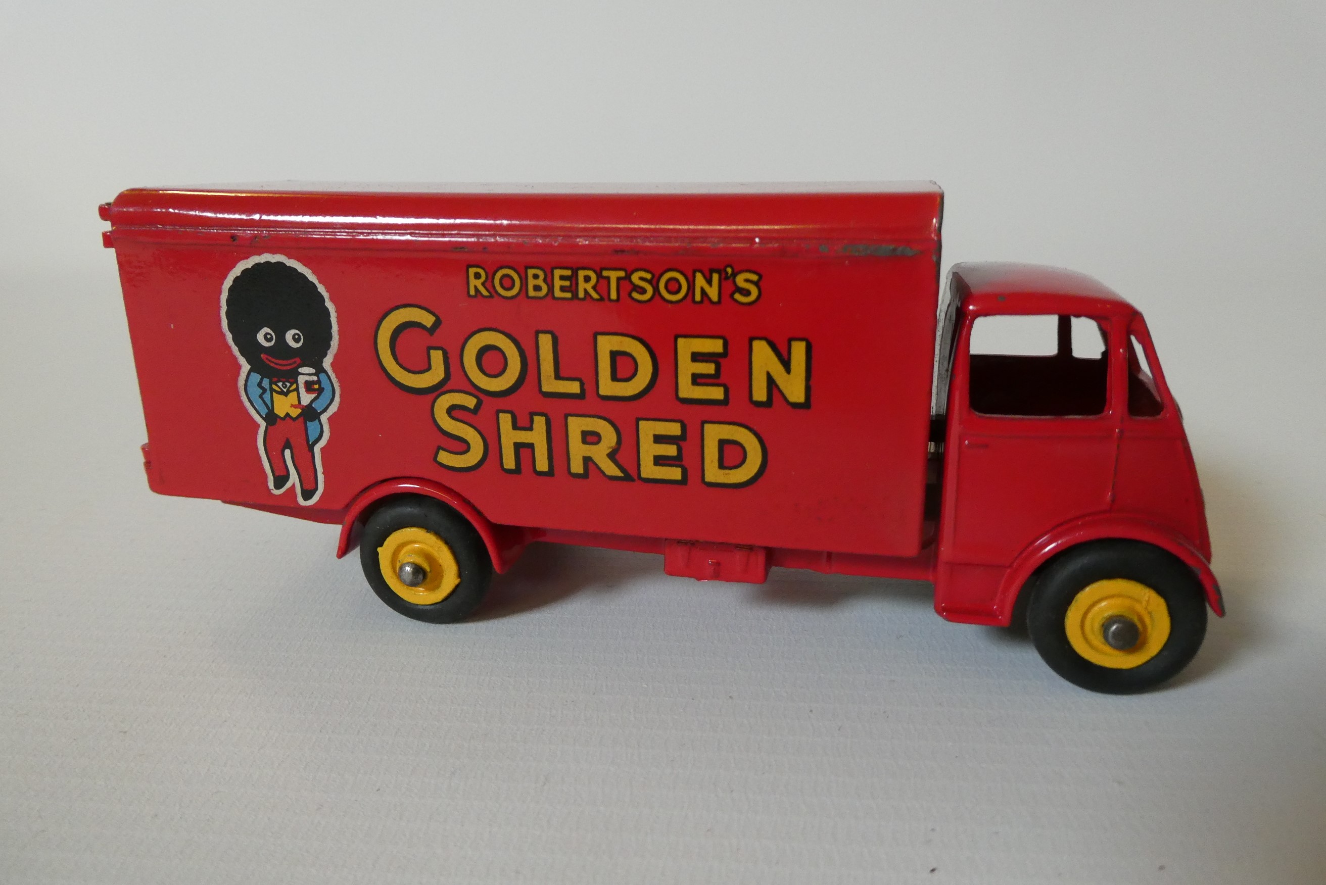 Dinky 919 Guy Van Golden Shred, box fair, model excellent (Est. plus 24% premium inc. VAT) Image