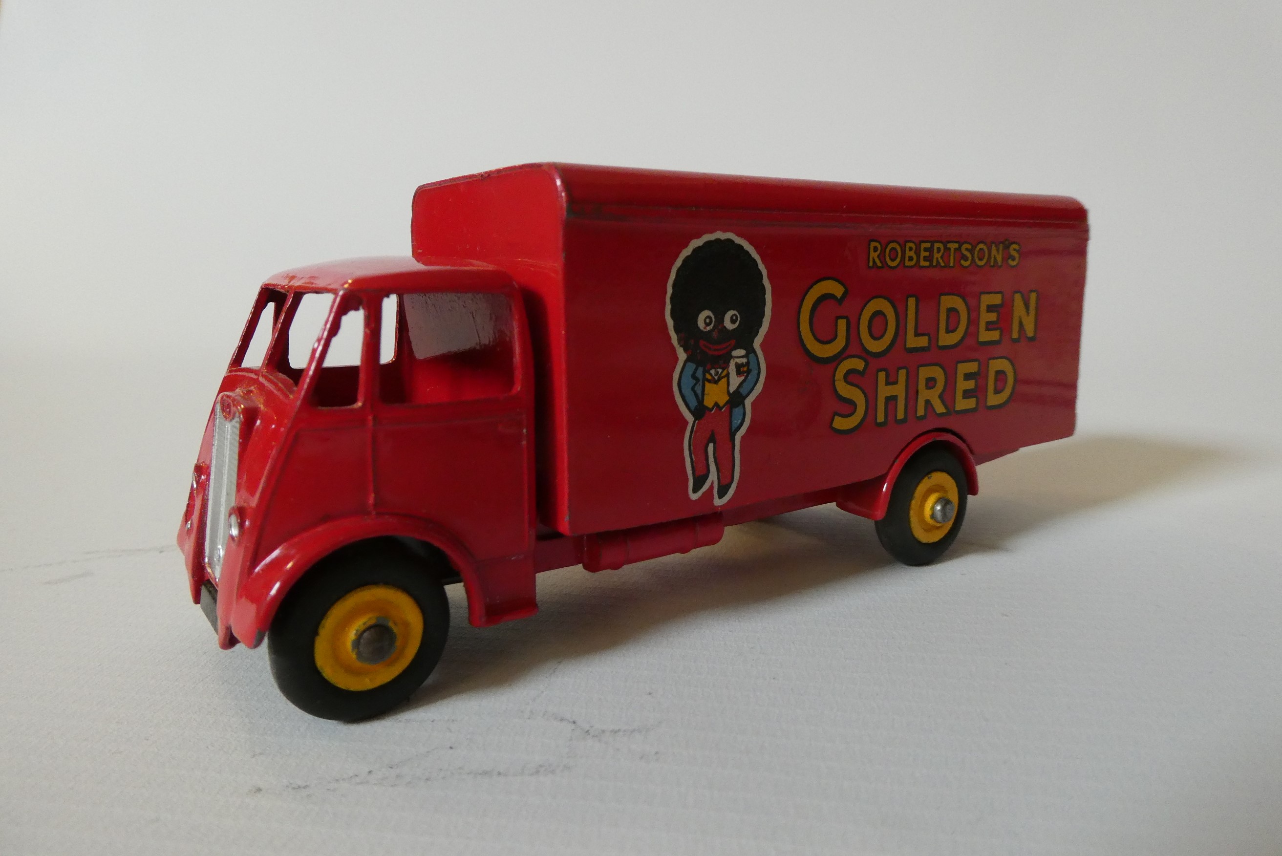 Dinky 919 Guy Van Golden Shred, box fair, model excellent (Est. plus 24% premium inc. VAT) Image