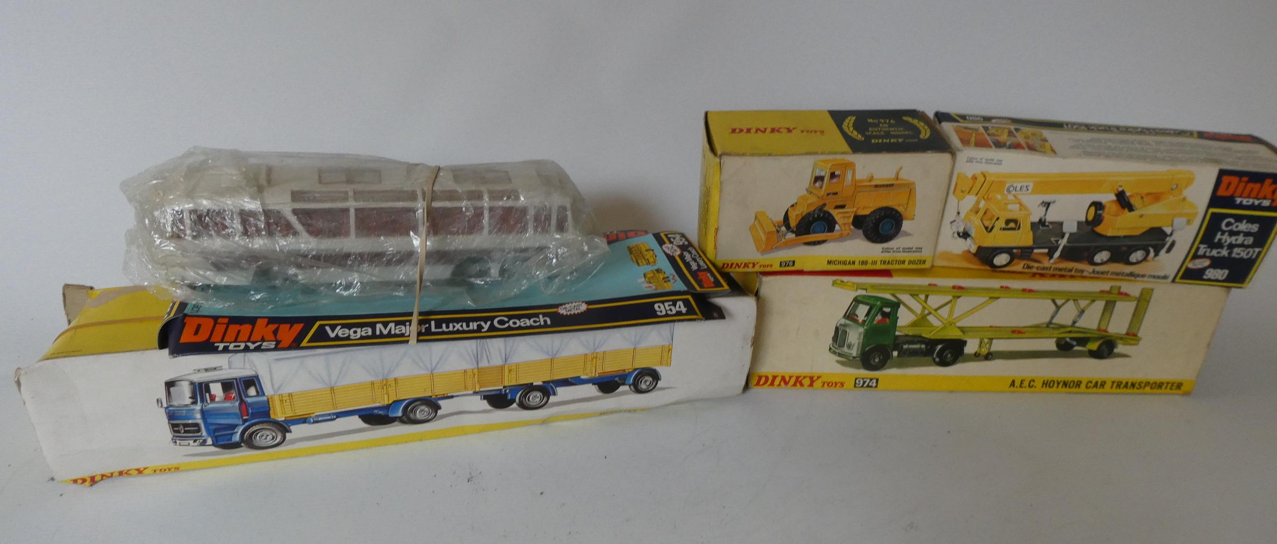 Dinky 954 Vega major luxury coach Image