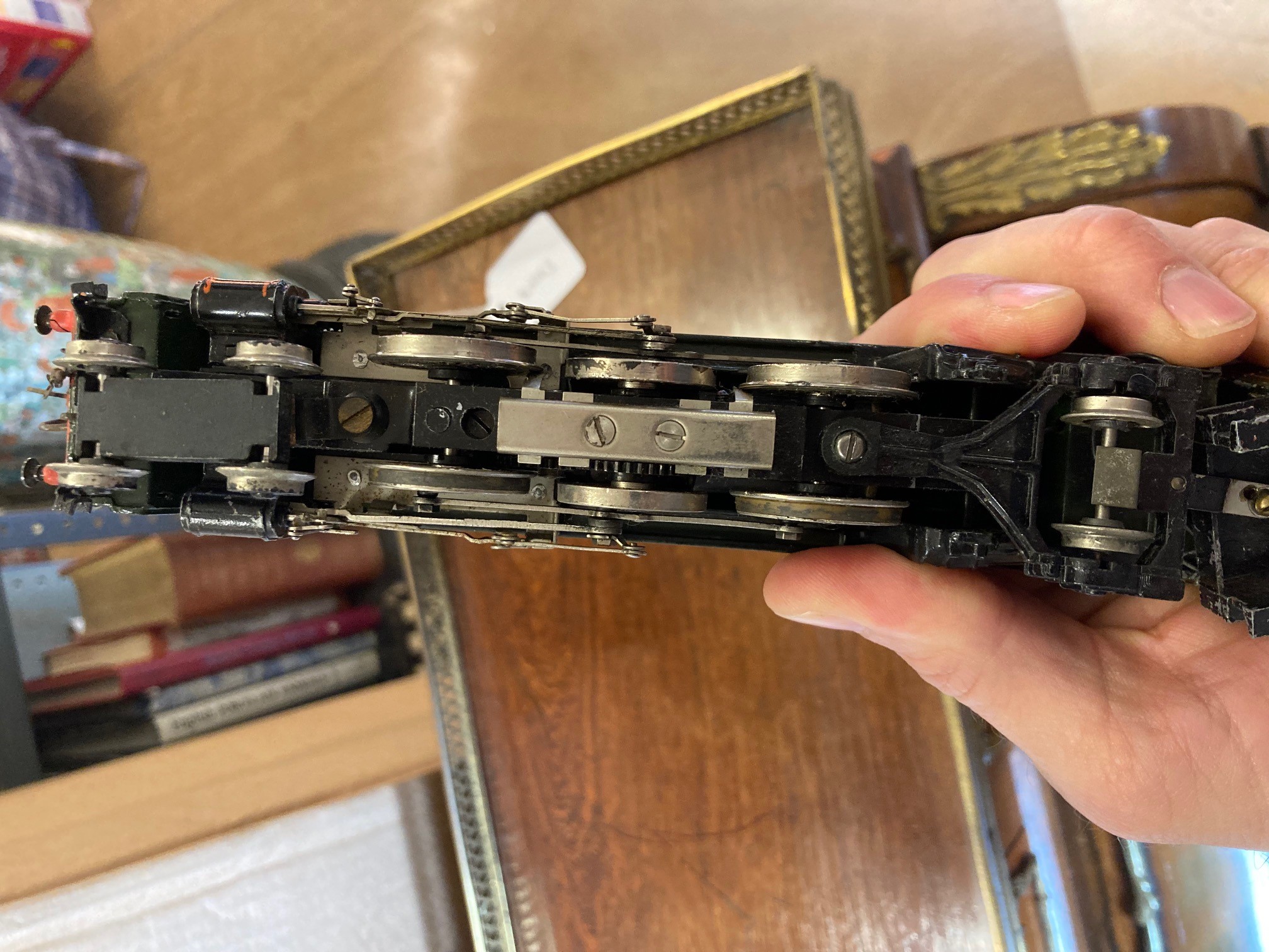 Trix Twin Britannia locomotive finished in BR Green and six Trix BR coaches comprising 5 x red/cream Image