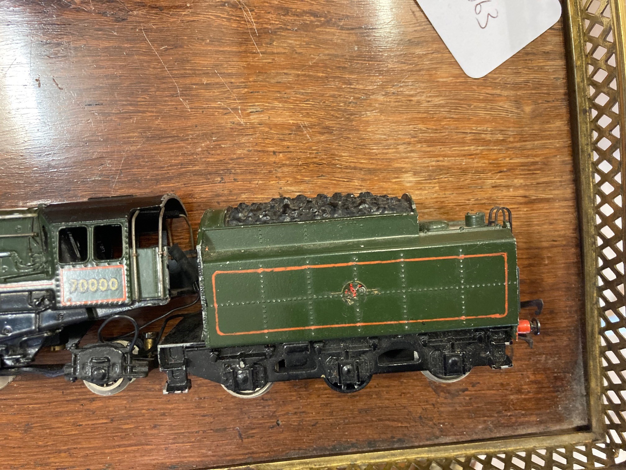 Trix Twin Britannia locomotive finished in BR Green and six Trix BR coaches comprising 5 x red/cream Image
