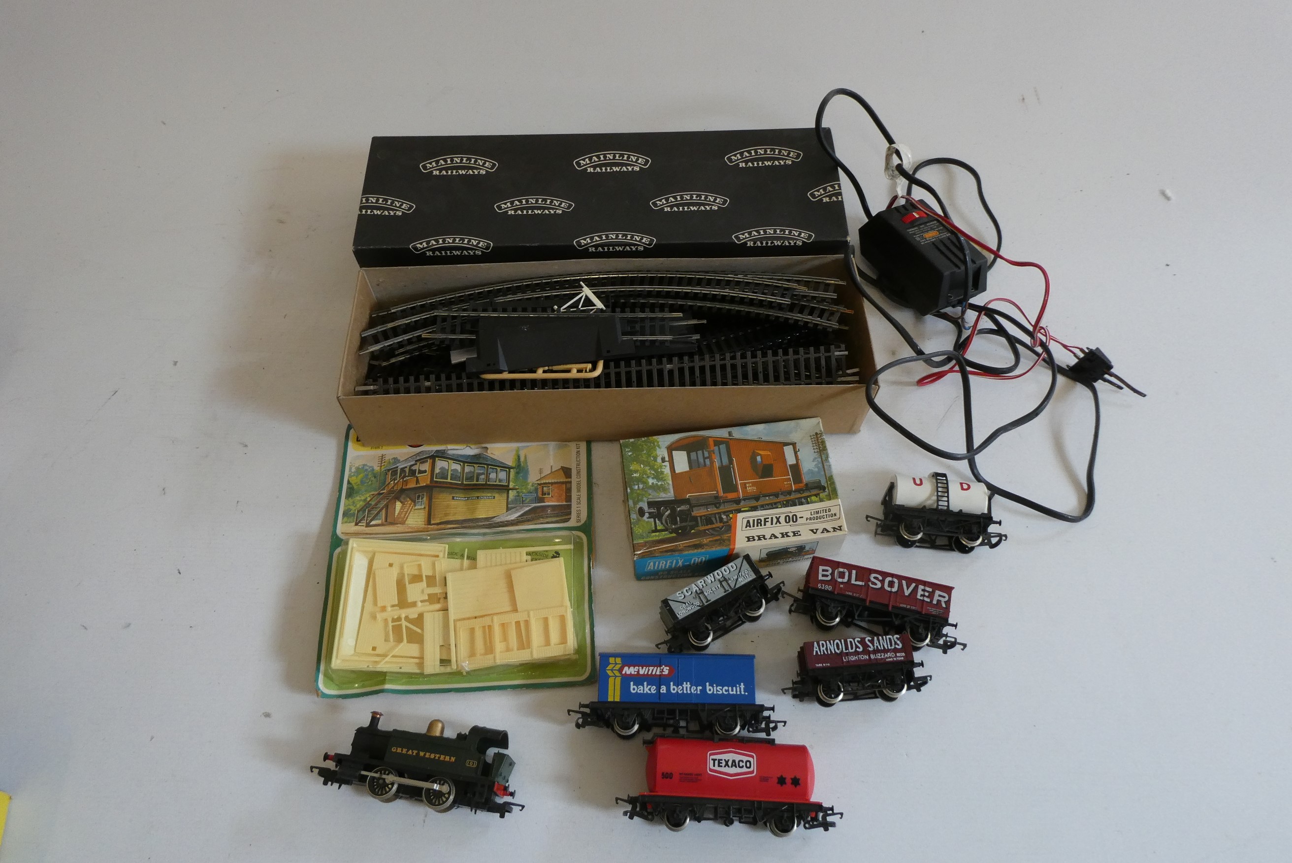 Boxed and unboxed goods and passenger rolling stock by Mainline Image