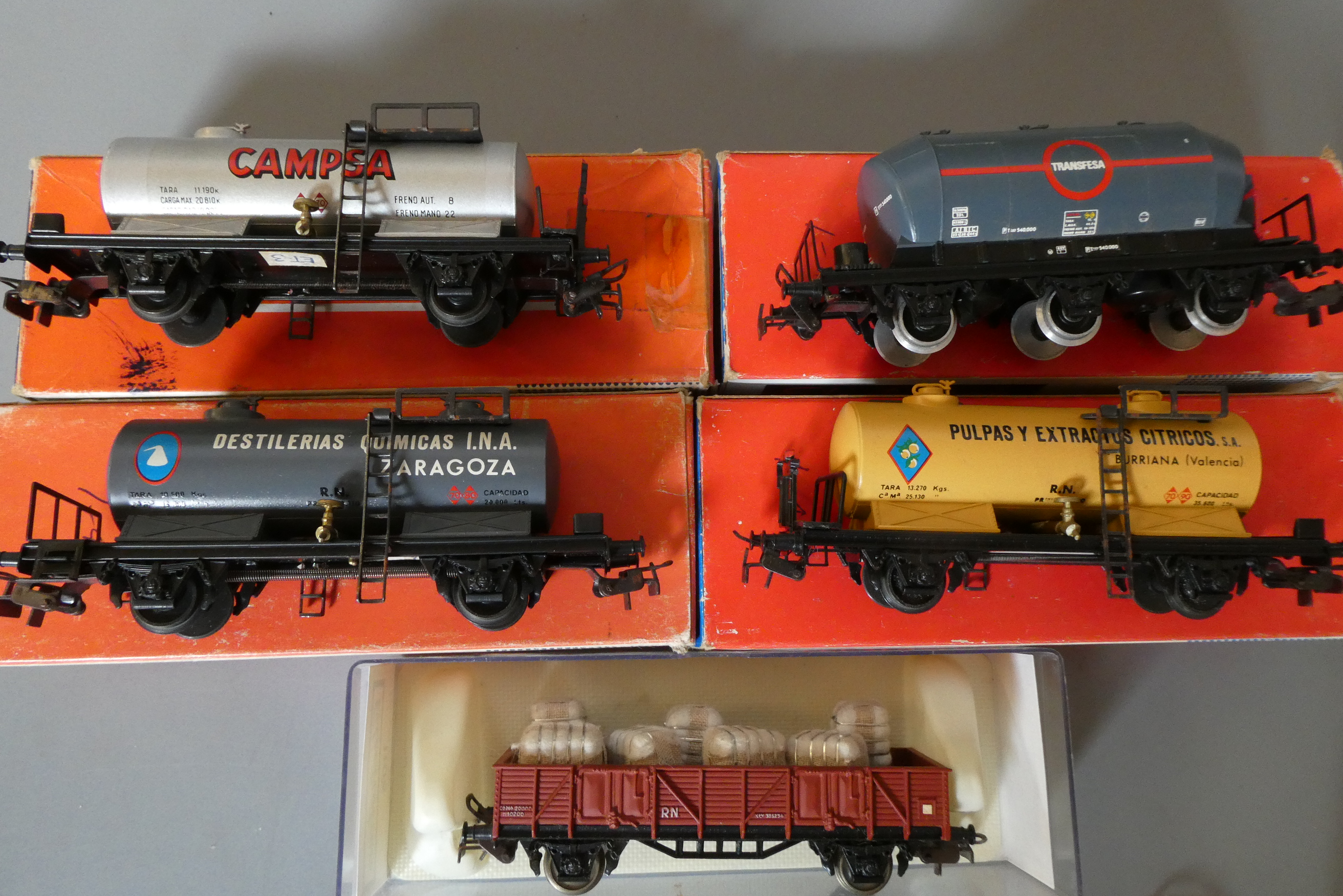 Five vintage Electrotren H0 Goods wagons comprising four tank wagons and open wagon with load, Image