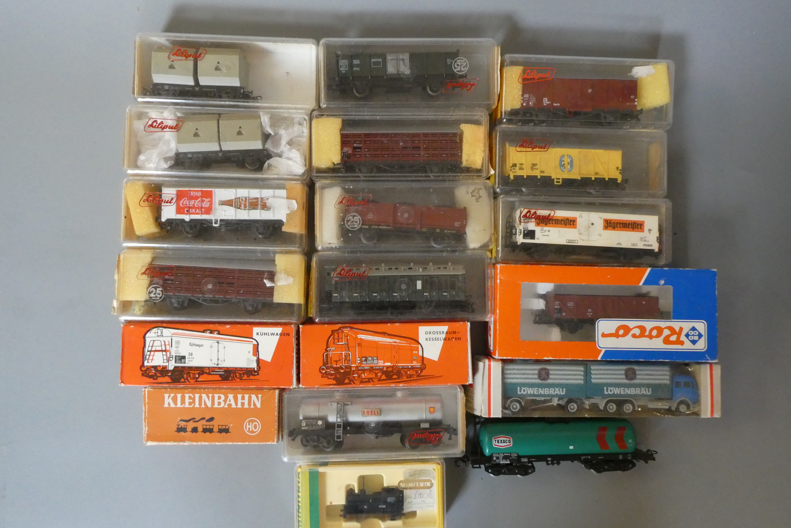 Seventeen HO scale goods rolling stock by Lilliput Image