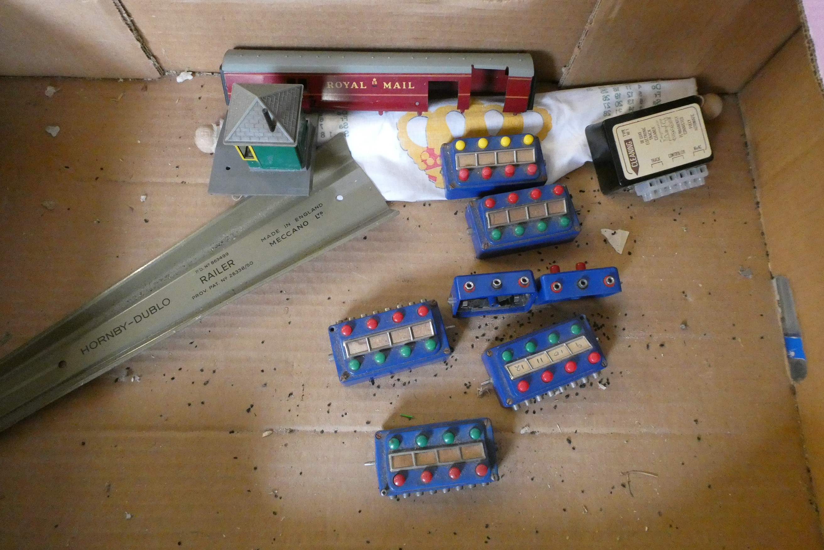 Seventeen HO scale goods rolling stock by Lilliput Image