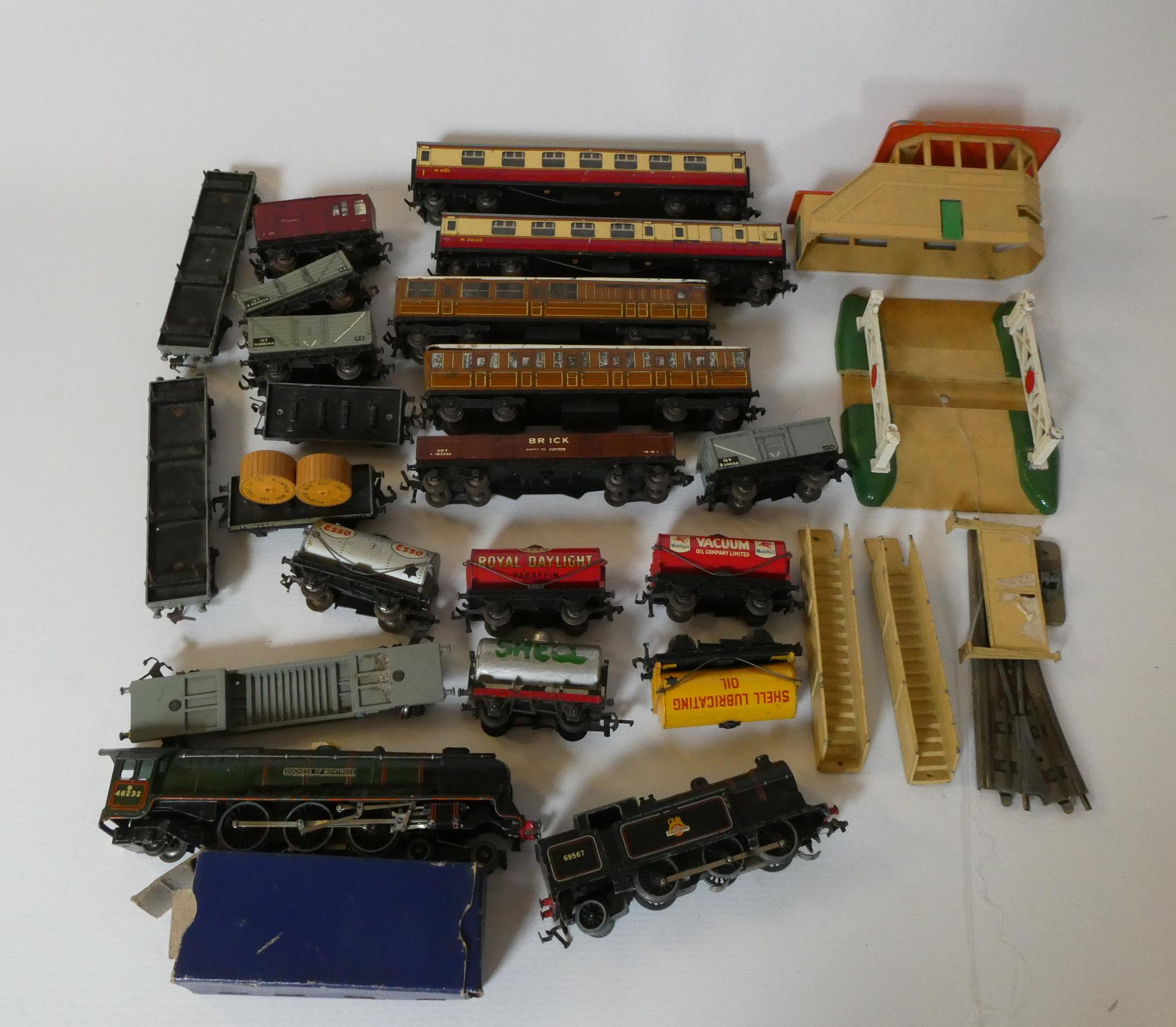 Unboxed Hornby Dublo trains comprising wagons Image