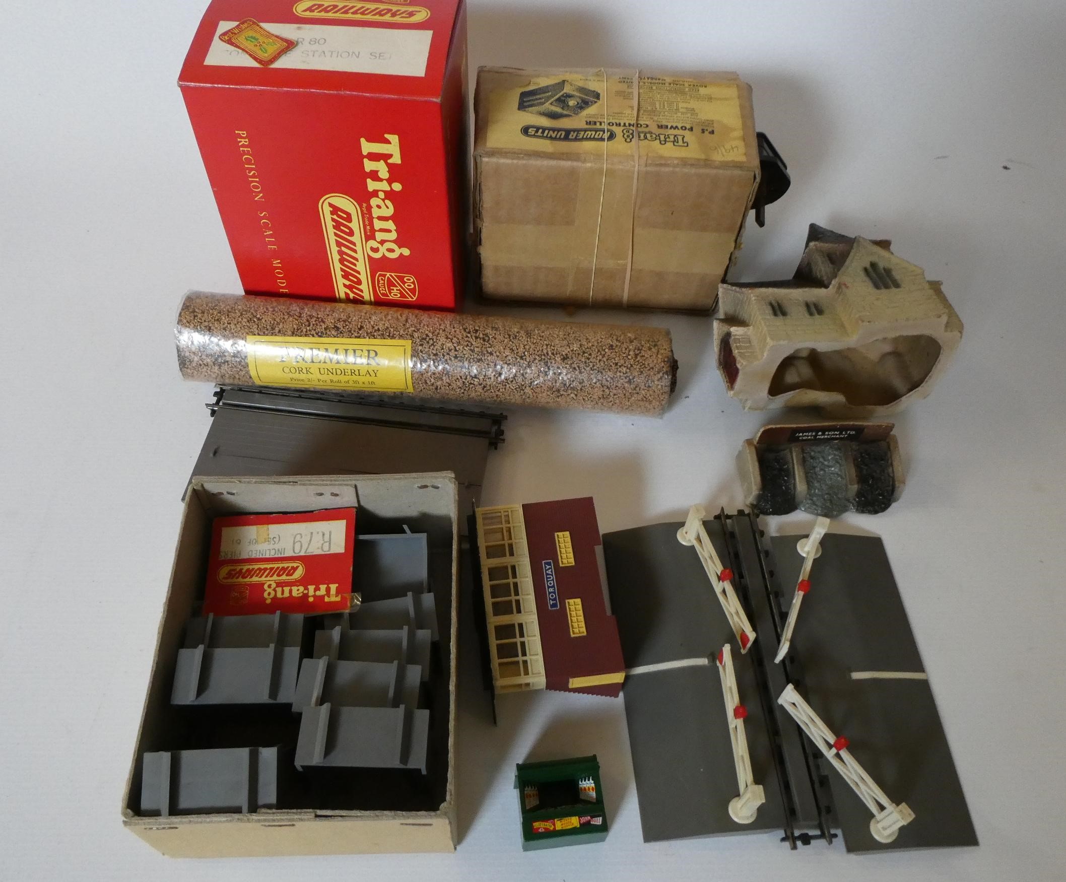 Triang Series 3 track and trackside accessories including station with platform and buildings Image