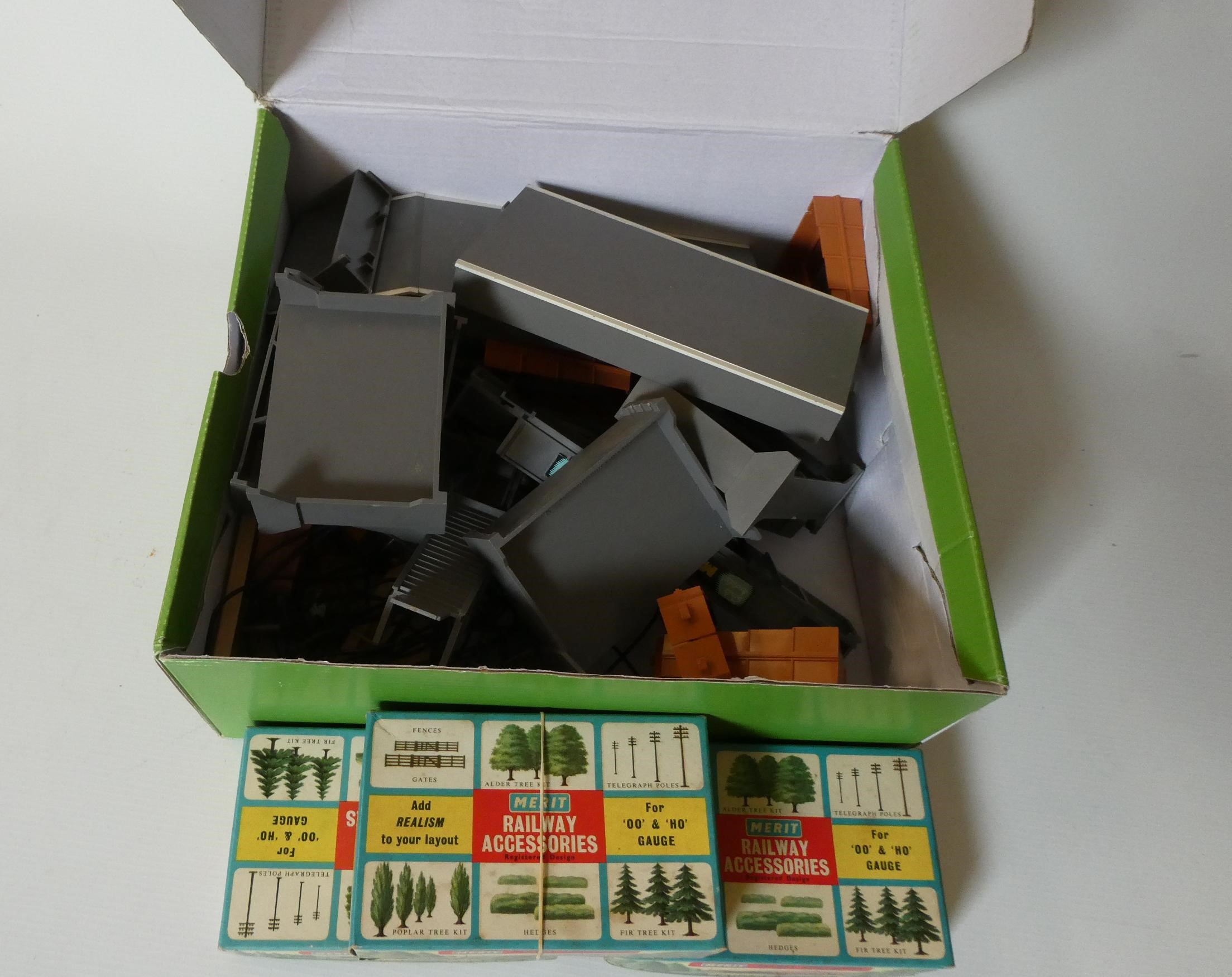 Triang Series 3 track and trackside accessories including station with platform and buildings Image