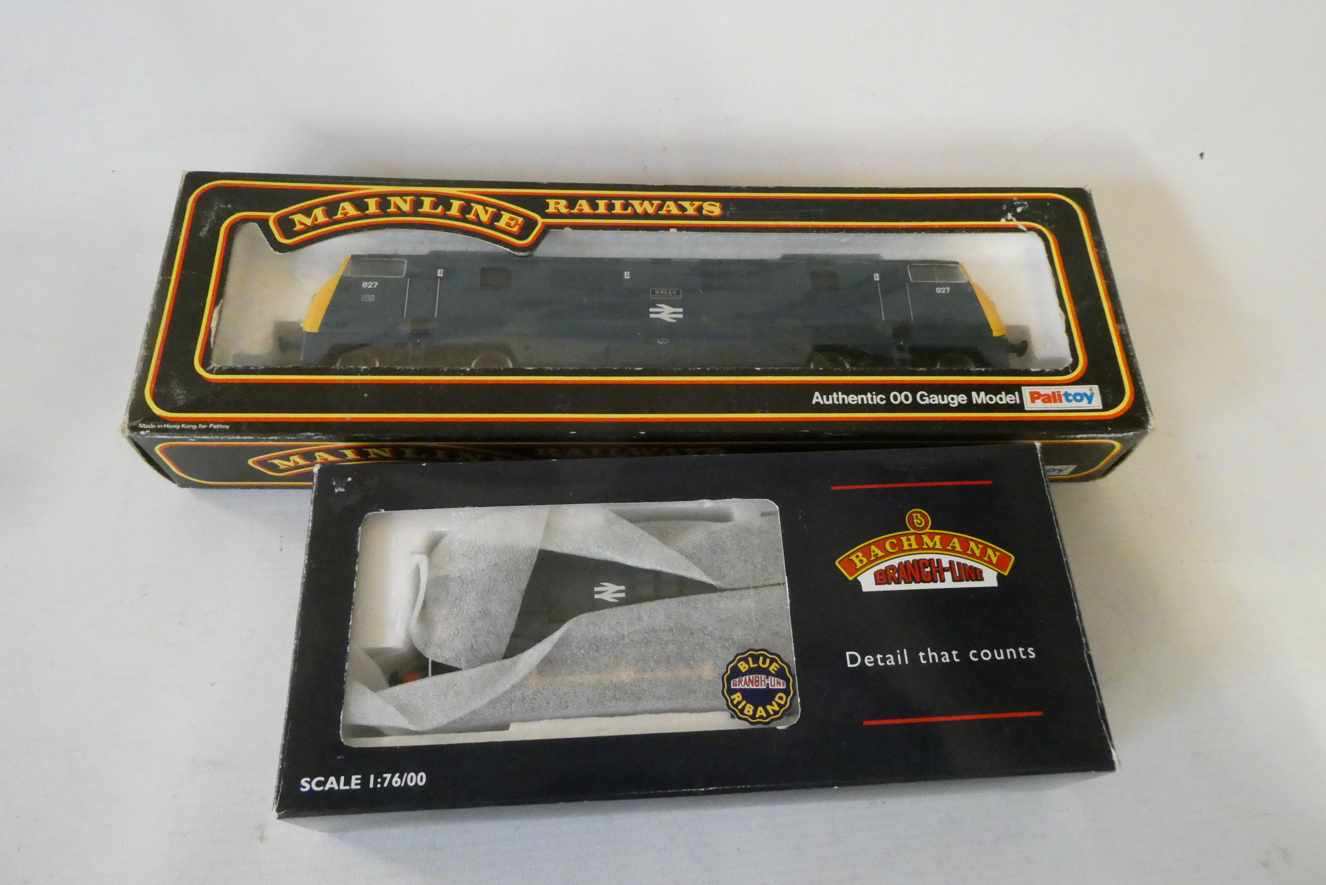 Mainline Class 42 diesel hydraulic locomotive finished in BR blue 'Kelly', boxed, excellent and Image