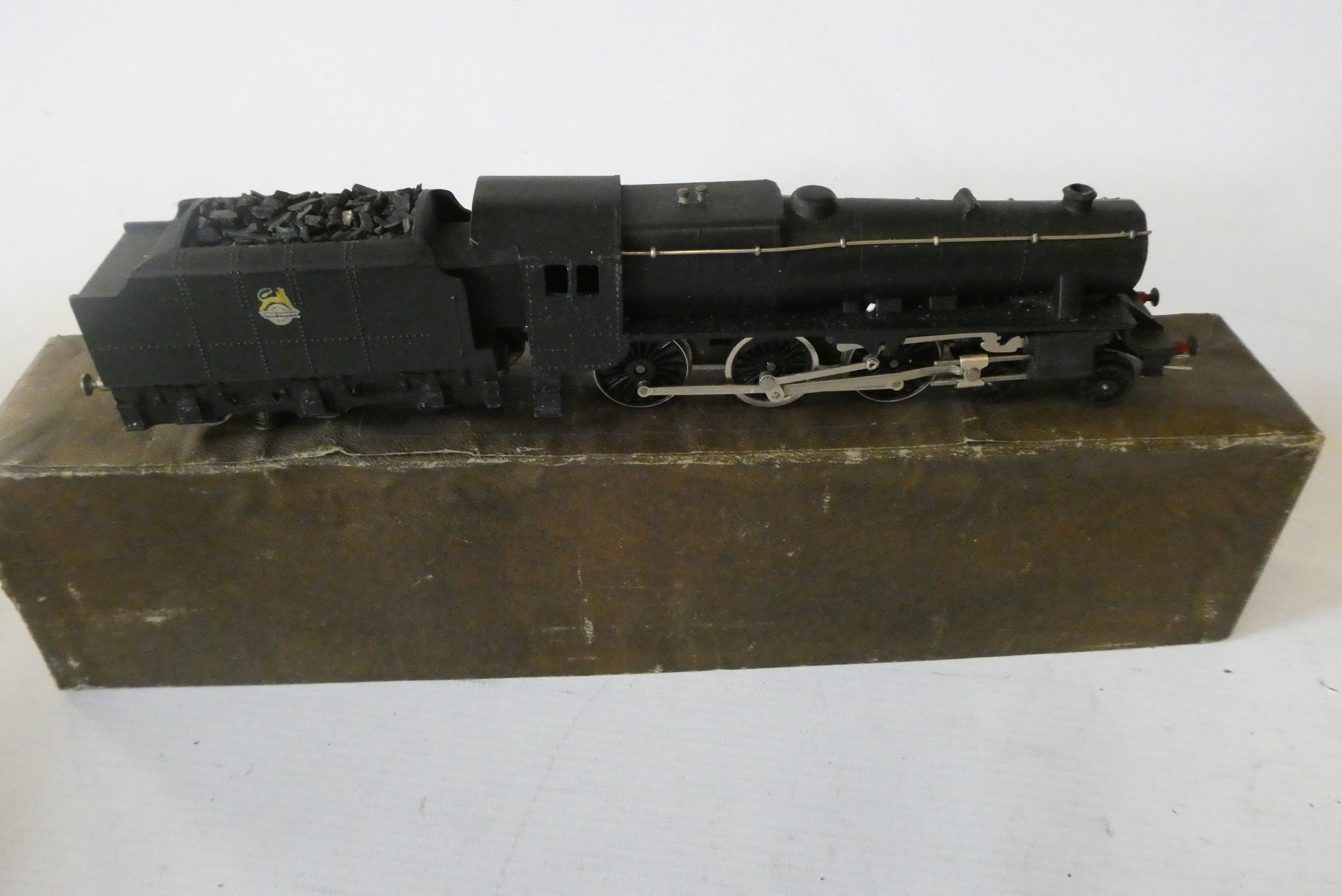 Graham Farish British Railways Class 5 locomotive and tender, three Pullman coaches and a Southern Image