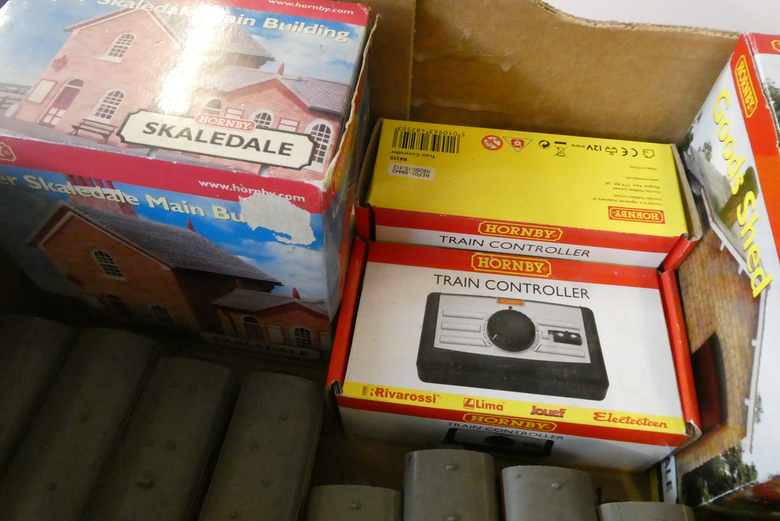 Hornby trackside accessories including engine shed and station building and eight Triang passenger Image