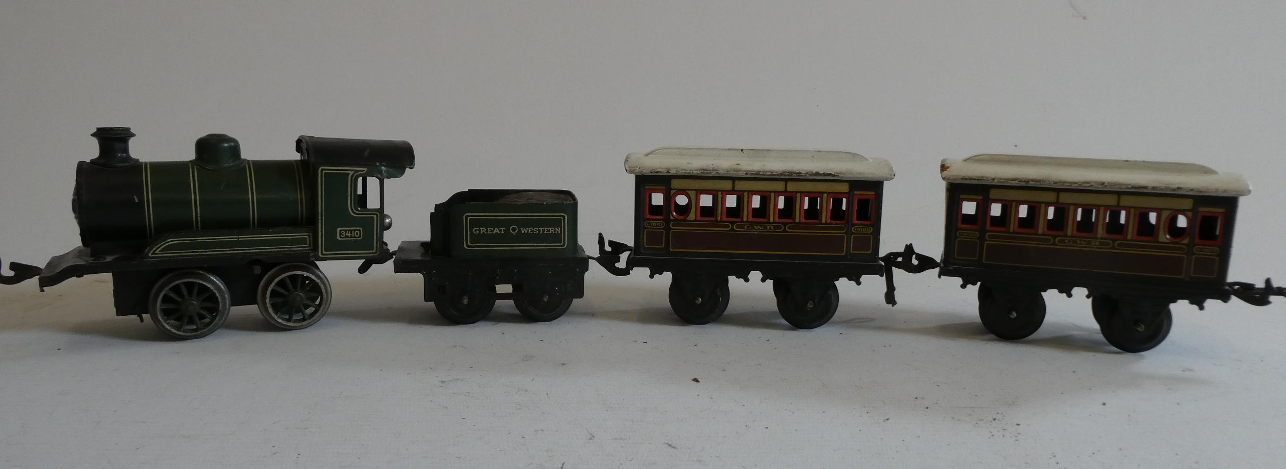 Bing clockwork 0-4-0 locomotive and tender with two GWR coaches, some minor rust and paint damage, Image