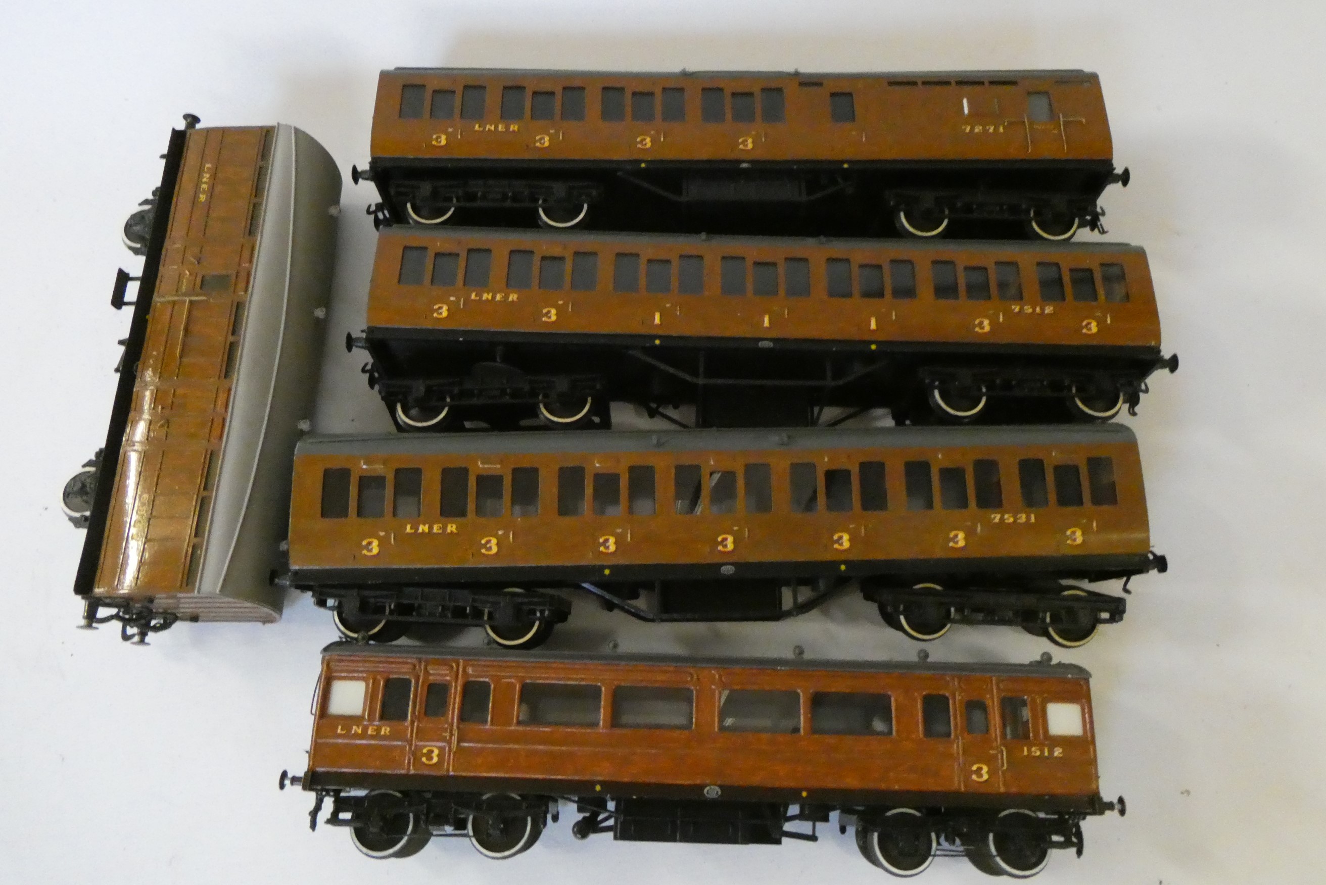 Six kit-built O gauge LNER teak coaches Image