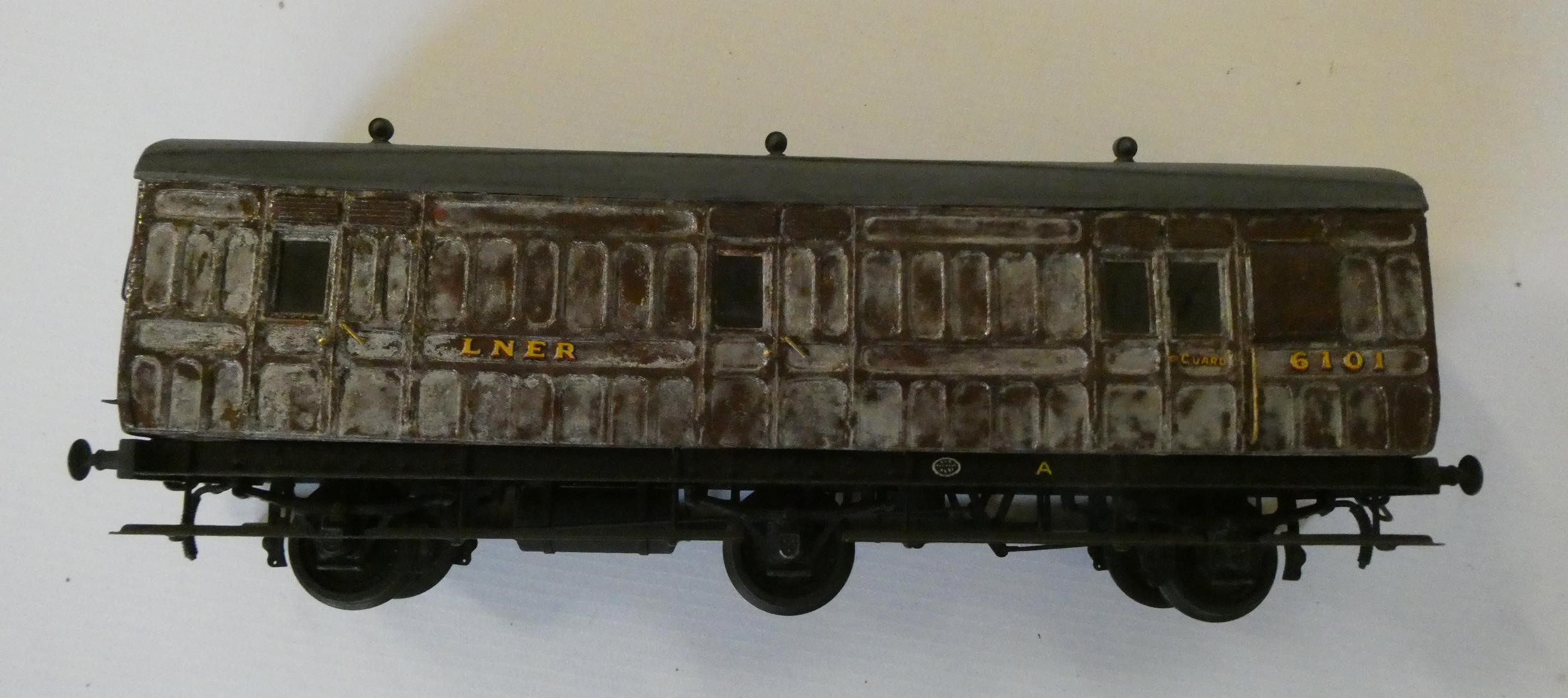Six kit-built O gauge LNER teak coaches Image