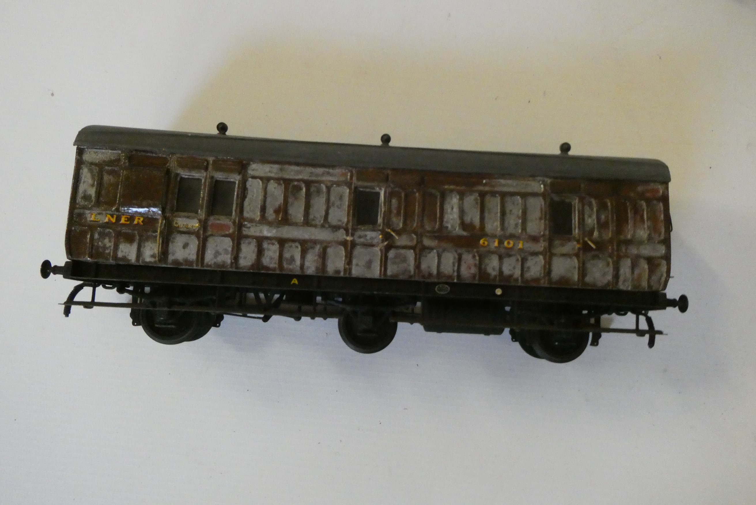 Six kit-built O gauge LNER teak coaches Image