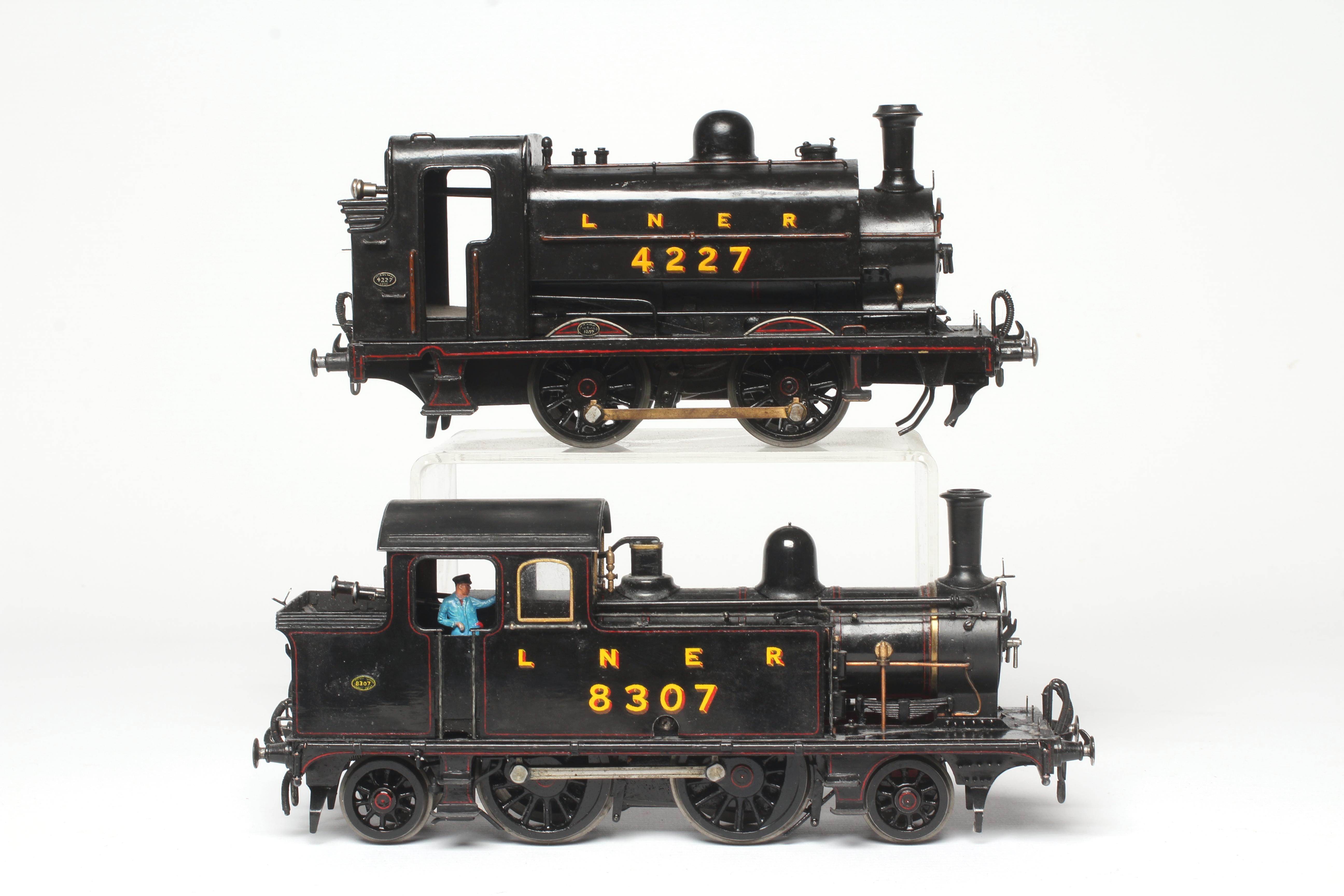 Well made clockwork 0 gauge 0-4-0 LNER saddle tank finished in red Image