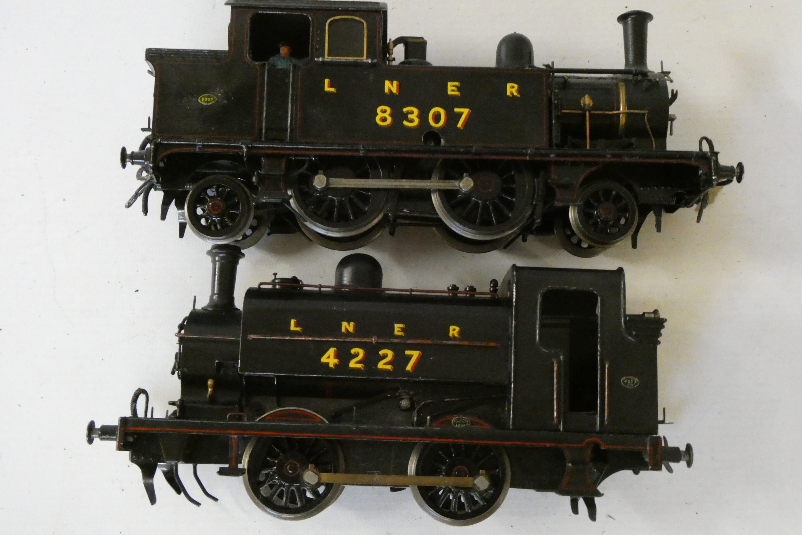 Well made clockwork 0 gauge 0-4-0 LNER saddle tank finished in red Image