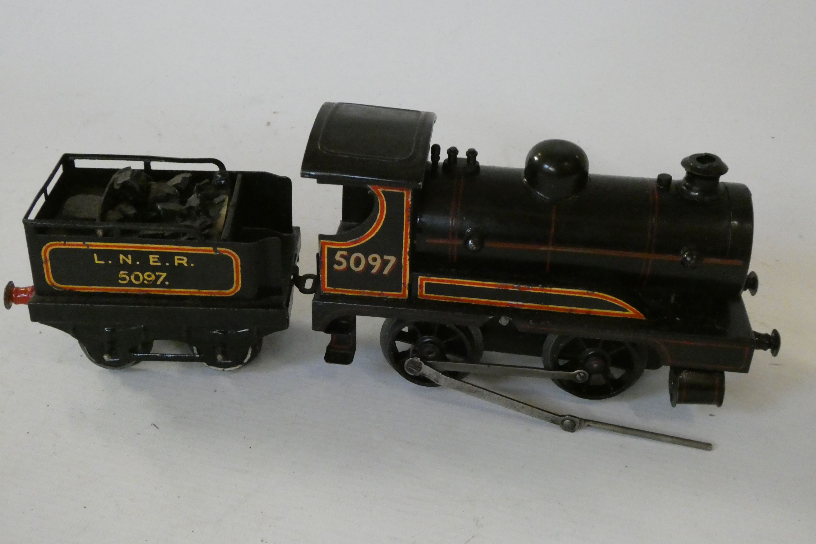 Hornby Clockwork Type 1 LNER tender locomotive in red lined black, 5097 to cab, fair (Est. plus 24% Image