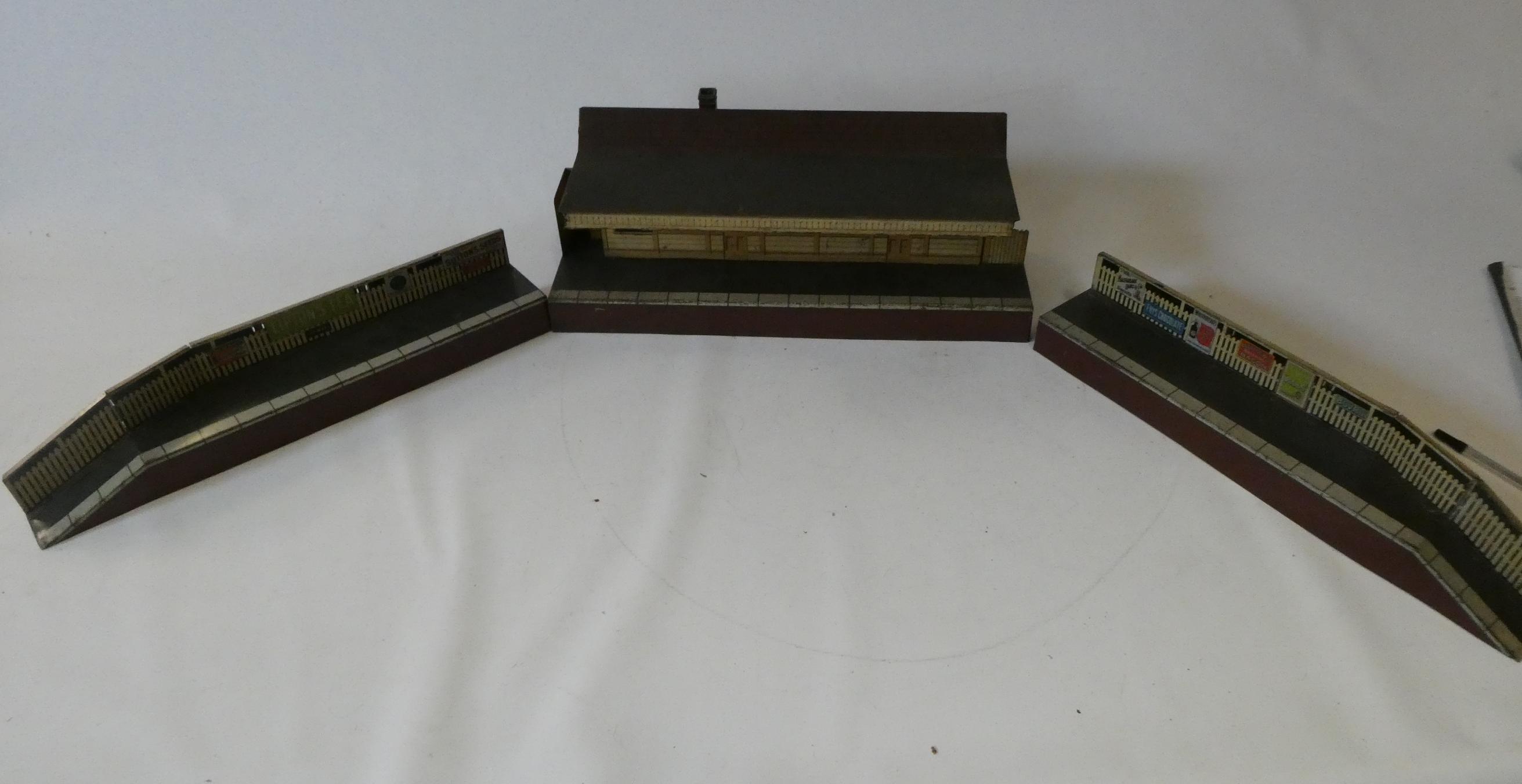 Carette tin printed railway station with two platform sections finished in London and Northwestern Image