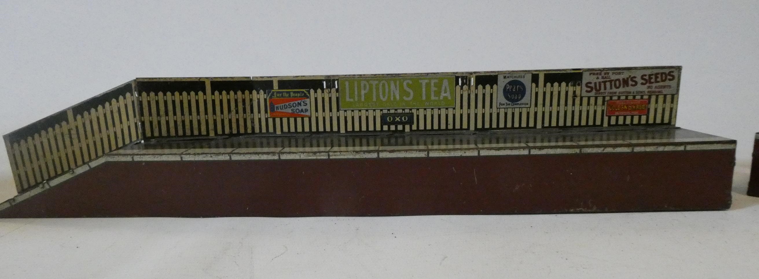 Carette tin printed railway station with two platform sections finished in London and Northwestern Image