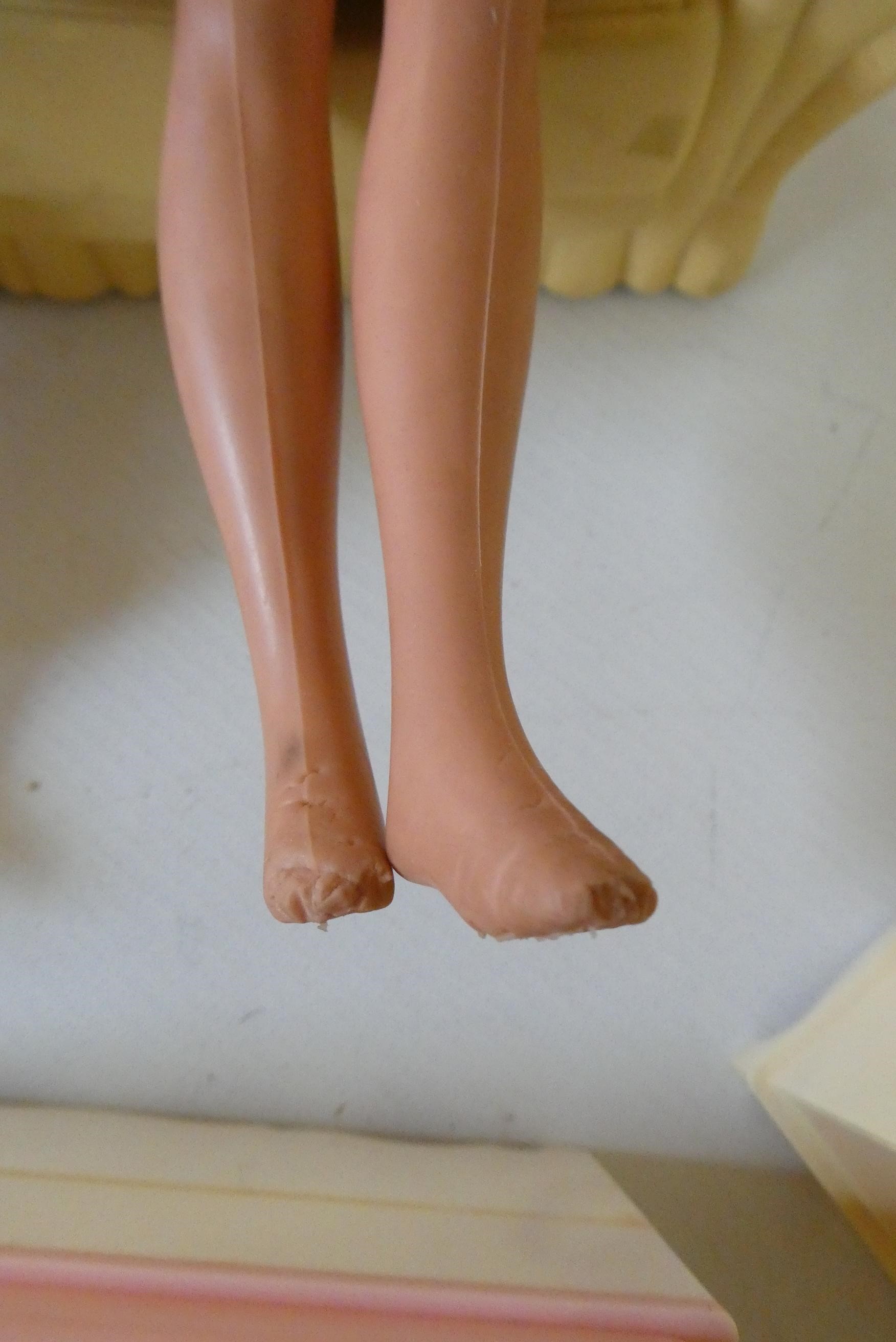 Two Sindy dolls, accessories and clothing, one marked 033055X and the other marked 2 GEN 1077 Image