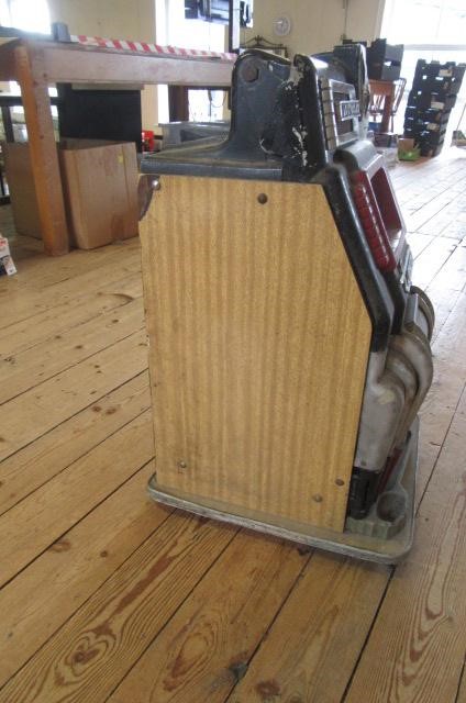 A Clubmaster Aristocrat one-armed bandit gaming machine Image