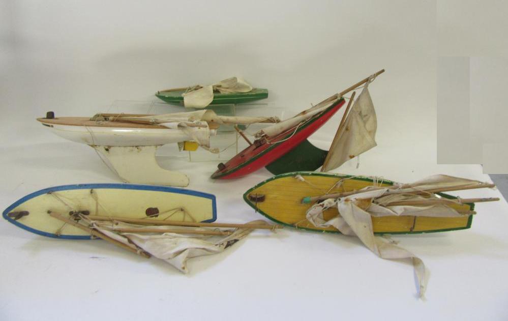 Five various toy yachts by "Star Yachts" and others Image
