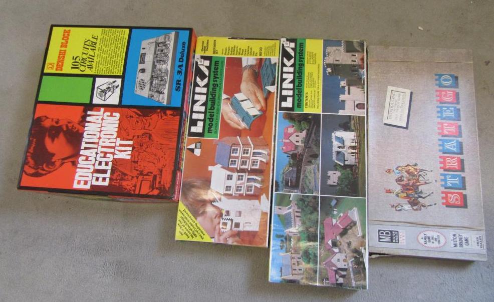 Two Linka Model Building Sets 8001 and 8002 Image