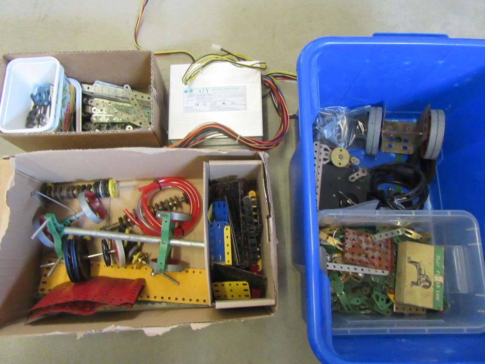 A quantity of Meccano parts Image