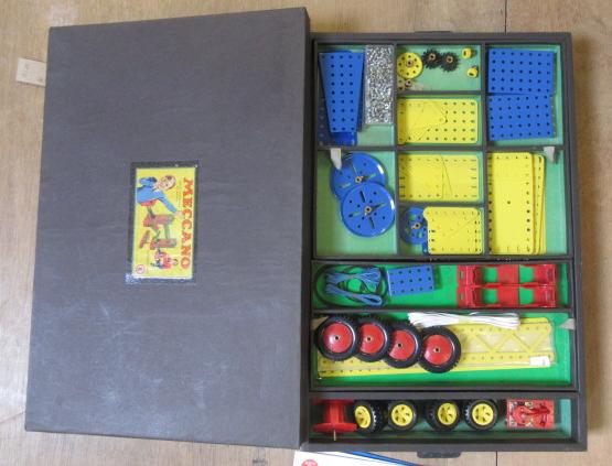 A French Meccano Set No 8 with blue Image
