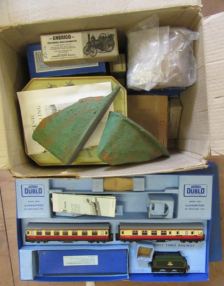 Hornby Dublo Train Set with Duchess of Montrose and two B.R. coaches (no track) Image