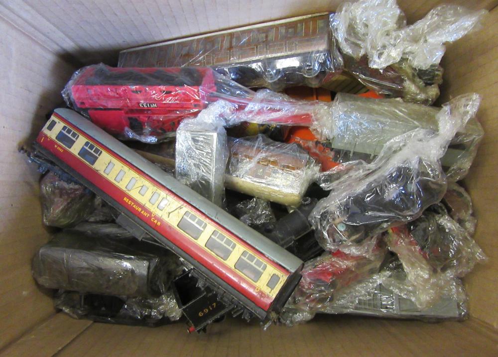 Hornby Dublo rolling stock and accessories Image