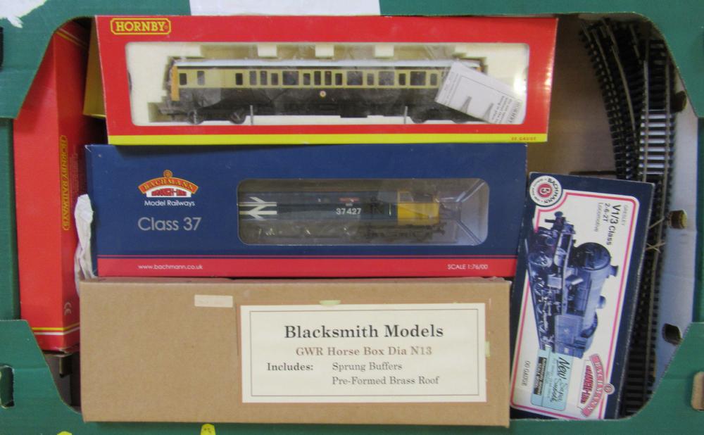 Three locomotives comprising Bachmann L.N.E.R. V3 Image