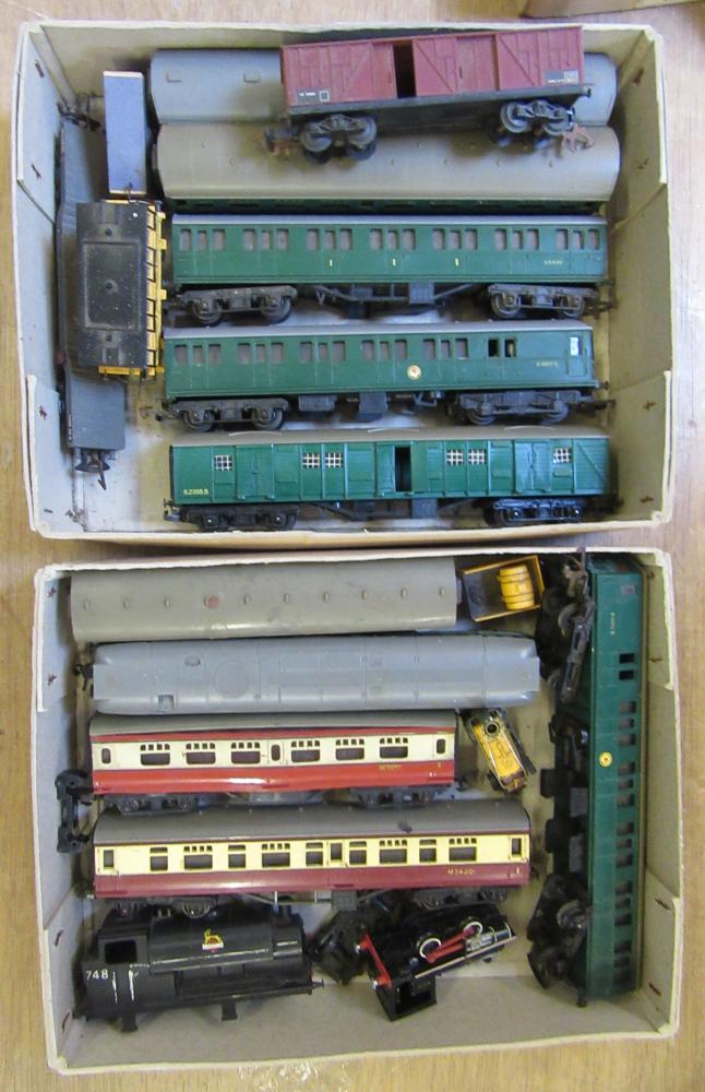 Playworn items by Triang including S.R. E.M.U. Image