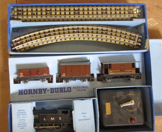 Hornby Dublo EDG7 Goods Train Set with L.M.S. 0-6-2 Tank and three goods trucks Image