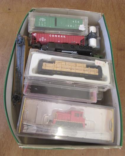 American Railways N Gauge rolling stock with box cars Image