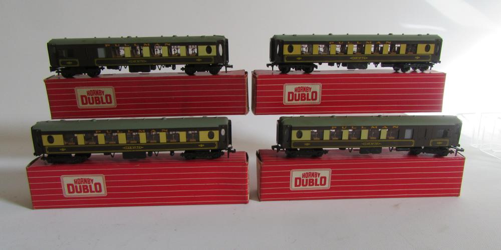 Four Hornby Dublo Pullman cars Image