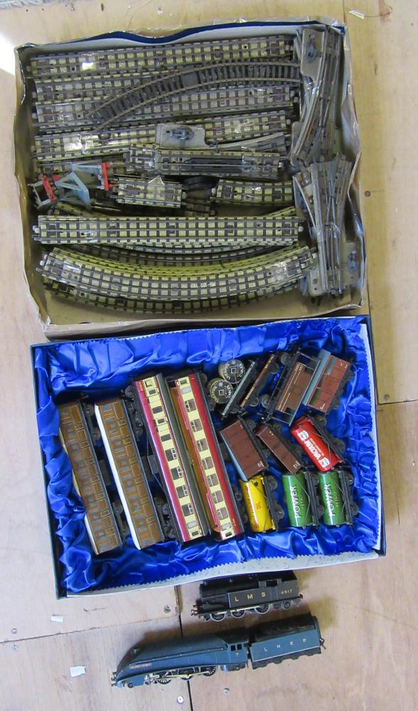 A Hornby Dublo 0-6-2 tank locomotive LMS 6917 Image