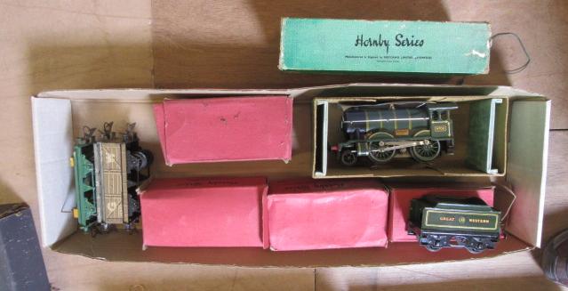 Hornby E120 0-4-0 Locomotive and Tender finished in G.W.R. green Image