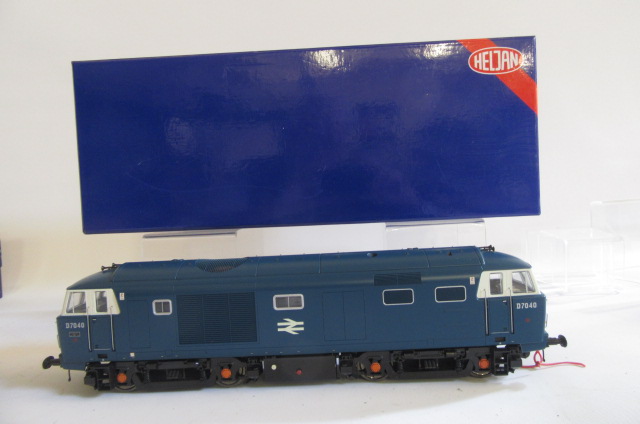 Heljan fine scale Hymek diesel locomotive finished in blue Image