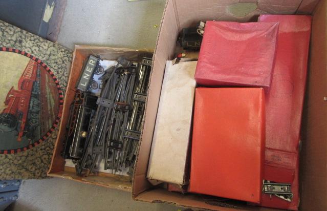 Playworn Hornby clockwork trains comprising No 2 4-4-0 tender locomotive in L.N.E.R. black Image