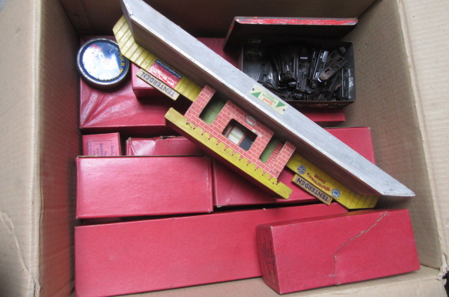 Ten Hornby trackside items and track including an island platform Image