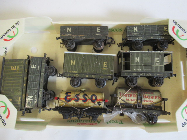 Goods rolling stock by Bassett-Lowke and others, most items N.E., F-P (Est. plus 24% premium inc. Image