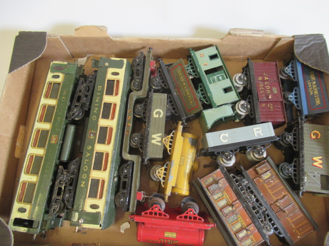 Pre-war Hornby rolling stock including dining saloon, N.E. snow plough and tank wagons, F (Est. plus Image