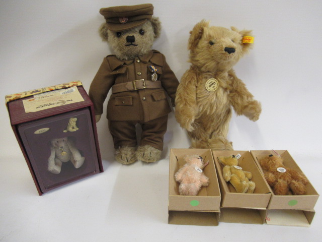 Six teddy bears Image