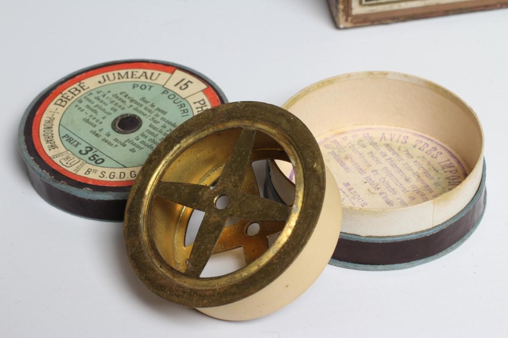 A rare Jumeau phonograph Image