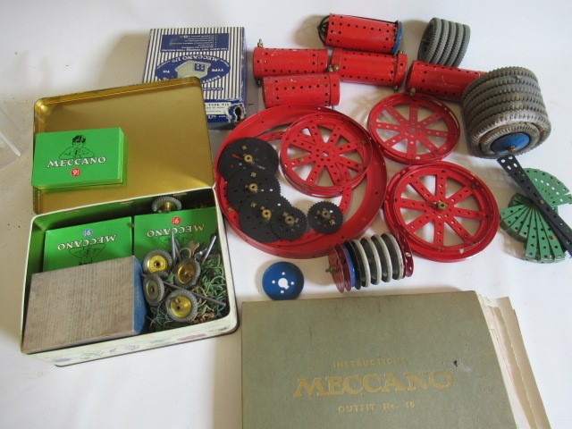 Meccano Outfit No 9A in red/green Image
